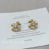 Brincos de Pequeno Pégaso Dourado Estilo Retrô com Diamantes Cintilantes, Modernos e de Alto Padrão, Luxo Leve, Brincos Versáteis para Mulheres em Seu Ano Zodiacal