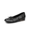 Em estoque~Sapatilhas casuais versáteis estilo retrô francês com bico dividido, nova coleção outono 2026, sapatos Mary Jane confortáveis para mulheres
