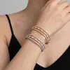 Fornecido diretamente pelo fabricante, pulseira de 3 camadas de pérola cravejada de diamantes estilo europeu e americano, pulseira feminina de garra de diamante multicamadas para noiva atacado B025
