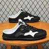 Sapatos Meia-Sapatilha Masculinos de Verão Estilo Novo com Biqueira Fechada e Calcanhar Aberto Sapatos Esportivos Respiráveis de Malha Vazada para Dirigir
