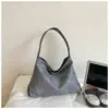 Bolsa de ombro feminina popular de grande capacidade, nova bolsa versátil 2026 para ombro e transversal, bolsa tipo balde moderna e simples