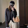 Artículo de Venta Caliente~ más de 5000+ Vendidos en Tienda, Ligera Chaqueta Corta con Capucha de Plumón de Pato Blanco al 90% Acolchada acanalada para Mujer, Ropa Exterior a la Moda