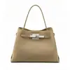 Nova bolsa de mão feminina em couro genuíno, bolsa de ombro e crossbody casual e versátil, bolsa Kelly de alta qualidade simples e luxuosa para exportação