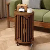 Los taburetes de madera maciza se pueden apilar para uso doméstico, usar como taburetes apilables de combinación de almacenamiento, taburetes pequeños para restaurantes y como taburetes de repuesto para invitados en la mesa de centro.