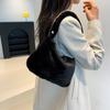Bolso de felpa otoño e invierno Nuevo bolso peludo para mujer color liso simple piel de cordero terciopelo de oso bolso de axila bolso de hombro de moda para mujer