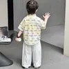 Conjunto de camisa floral de verano para niños, elegante de manga corta para niños, ropa de vacaciones estilo Hong Kong 2026 para niños
