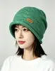 Touca de tricô feminina para outono e inverno com forro de fleece, quente e estilosa, versátil e perfeita para cobrir a cabeça no tempo frio; disponível para atacado