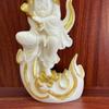 Fruta Marfim com Design de Chama Banhado a Ouro, Estátua de Guanyin, 15*7,5*4,5cm, Ornamento Artesanal para Prateleira de Exposição da Sala de Estar de Casa