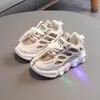 Novos Tênis de LED para Primavera e Outono para Crianças, Tecido Respirável com Tiras, para Crianças de 1 a 6 Anos, Tênis Esportivos Casuais Luminosos, Modernos