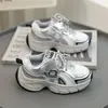 Zapatos para niños, zapatos de papá, nuevo modelo de primavera 2026, zapatillas de running de suela blanda para niños, parte superior de malla, zapatillas deportivas versátiles para niños mayores