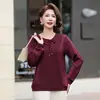 Nova moda outono, camisa base para mulheres de meia-idade, camiseta estilosa de corte solto que afina, blusa de manga comprida para mulheres de meia-idade e idosas