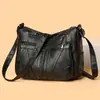 Bolsa feminina de couro macio multicamadas 2026 nova moda grande capacidade multi-compartimentos bolsa para mãe de meia-idade e idosa bolsa transversal casual