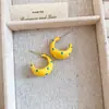 Pendientes Nuevos Estilo Amarillo Leche con Puntos y Goteo de Aceite en Forma de C, Modernos y de Alta Gama, Clips para Orejas sin Perforación, Pendientes Únicos de Nicho para Mujeres