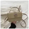 Bolso de Mano, Bolso de Hombro, Bolso Cruzado Cuadrado Pequeño para Mujer, Tejido de Paja, Nuevo Estilo 2026, Decorado con Cinturón, Gran Capacidad, Simple y de Moda