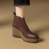 Botas Naked de 9CM de Altura Elevada con Apariencia Delgada Estilo Británico Modernas Combinables Cabeza Redonda Plataforma de Tacón Cuña Base Gruesa