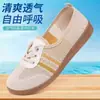 Sapatos femininos de calçar estilo Pequim antigo, respiráveis, confortáveis, leves, antiderrapantes, resistentes ao desgaste, adequados para mães, sapatos brancos para primavera e verão, para meia-idade e idosos