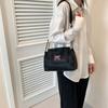 Bolsa Feminina 2024 Primavera e Verão Nova, Elemento Borboleta Bordado, Grande Capacidade, Corrente Elegante, Ombro/Axila