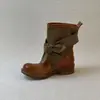 Nuevo producto de Lan Gui: Botas estilo western cowboy con cuero suave lavado de alta resistencia, correas de lona y detalles de moño.