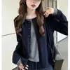 Blusa de manga longa feminina, estilo duas peças, moderna, plus size, com corte solto, que afina a silhueta e rejuvenesce.