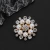 Broche de Gama Alta Nicho Hebilla de Toalla de Seda para Mujer Aleación Corsage Combinación Perfecta Perla de Imitación Rhinestone Chanel Gama Alta Venta al por Mayor