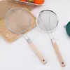 Colador de Malla de Acero Inoxidable con Mango de Madera Blanco, Espumadera Anti-Obstrucción de Mango Largo para Uso en Cocina del Hogar