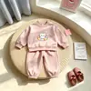 Conjunto Infantil 2026 Novo Estilo Coreano Meninas Celebridade da Internet Estiloso Casual Esportivo Moletom Calças de Moletom Moda Conjunto de Duas Peças