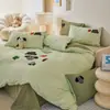 Set de cuatro piezas de Toalla de Lijado Bordada de Cachorro Marrón Rayado de Dibujos Animados Funda de Colcha de Algodón Gruesa Cálida Otoño e Invierno
