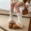 Pantuflas peludas de suela gruesa para mujer, moda de invierno, puntera cerrada, slip-on, cálidas, botas de nieve, pantuflas de felpa