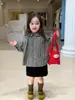 MaiyoYo|Nuevo producto para niños: Camisa vintage para niñas con cuello grande de volantes suave y cuello de muñeca a cuadros pequeños