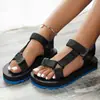 Sandalias planas de una tira con hebilla para mujer de talla grande, transfronterizas, moda casual de verano 2022, estilo europeo y americano, sandalias de playa para mujer