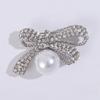 Broche de lazo de diamantes estilo coreano para mujer, temperamento moderno, diseño nicho, sencillo ramillete de perlas, alfiler anti-exposición