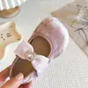 Sapatos de Princesa da Moda e Elegantes Estilo Coreano para Meninas Primavera e Outono 2026 Novos Sapatos de Couro Infantis Macios com Laço de Veludo Fofo