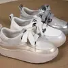 Zapatillas Casuales Blancas de Cuero de Venta Caliente en Tiktok 2026, Zapatos de Plataforma Gruesos de Moda y Cómodos, Versátiles Zapatos con Cordones