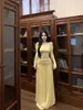 Estilo Chica Sexy Elegante Camiseta de Manga Larga sin Hombros Falda de Cintura Alta Línea A para Mujer Otoño Temprano Conjunto de Dos Piezas