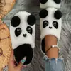 Chinelos de Algodão Fechados Antiderrapantes Versáteis Confortáveis e Modernos para Mulheres 2025 Outono e Inverno Novos Chinelos Peludos Tendência de Desenho Animado para Mulheres