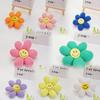 Broche de Flor con Cara Sonriente Linda Relleno de Algodón Accesorios Ropa para Niños Bolsas Zapatos y Calcetines Accesorios Nuevo Estilo 2024