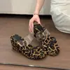 Primer Encuentro con las Sandalias Slip-On Estilo Francés con Estampado de Leopardo y Lunares para Mujer, Nuevo Modelo Verano 2026, Tacón de Cuña, Chanclas de Playa de Moda y Versátiles
