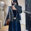 Diseñado con un Cuello Grande, Chaqueta Cardigan Corta para Mujer, Suéter de Punto con Cordón de Manga Larga para Otoño e Invierno 2026 con Botones