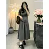 Un Conjunto Completo de Atuendos de Verano Que Son Populares Este Año, Muy Bonitos y Elegantes, con un Conjunto de Top y Falda de Moda