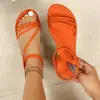 Sandalias Romanas Doradas Estilo Francés para Mujer con Tiras Cruzadas Metálicas, Tira Elástica Plana en el Talón, Zapatos de Playa para Vacaciones
