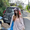 Camiseta blusa listrada em vermelho e branco estilo coreano para mulheres, primavera e outono 2026, estilo relaxado e casual, caimento solto, gola assimétrica, top de manga longa