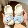 Zapatos perforados para niñas para uso en exteriores, nuevas pantuflas de verano 2026 para niños, modernos y cómodos, sandalias de playa antideslizantes para niñas