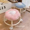 Taburete bajo con polea de flores, taburete universal para el hogar con ruedas, taburete pequeño, portátil, para niños, taburete de entrada para cambiar zapatos.