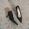 Sapatos de Salto Alto Apontados Marrons Femininos Salto Agulha Estampa de Leopardo de Alto Padrão Boca Rasa Sexy Estilo Irmã Real Estilo Francês Sapatos Nova Coleção Primavera