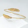 Pulsera de Metal Ajustable Abierta de Dos Piezas con Plumas Personalidad Exagerada Nicho Simple Joyería de Mano Transfronteriza Europea y Americana Venta al por Mayor