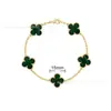 Pulsera Mini Trébol de Cuatro Hojas Flor Única Chapada en Oro Rosa de 18 Quilates con Ágata Roja, Artesanía de Precisión CNC, Directamente de la Fábrica Fuente