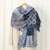 Patchwork de forro polar amigable con la piel con estampado de anacardo, adecuado para exportación y transmisiones en vivo transfronterizas, bufanda estampada de cachemira sintética cálida y amigable con la piel para otoño/invierno, chal versátil