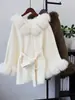 Outono/Inverno 2026 Novo Casaco Cape de Lã Dupla Face Tricotado com Capuz, Patchwork, Cinto e Pele Sintética, Xale Suéter Elegante para Mulheres