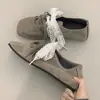 Zapatos de tacón sencillos para mujer con tiras, modernos, con aumento interno de altura, dulces y retro, nuevo modelo 2026, zapatos bajos para el día a día, punta cuadrada con cordones