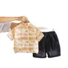 Conjunto de verano para niño 2026 nuevo estilo estampado de letras degradadas manga corta ropa infantil celebridad de internet bebé conjunto de tres piezas